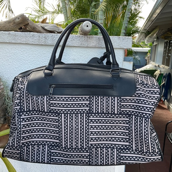 Manaola Lexus Limited Edition Travel Bag & Matching Pouch NWT - Picture 2 of 10